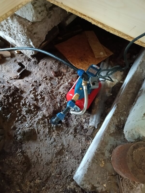 Spices ierīkošanas darbi un ūdens sūknis Spices ierīkošana Plakanciemā